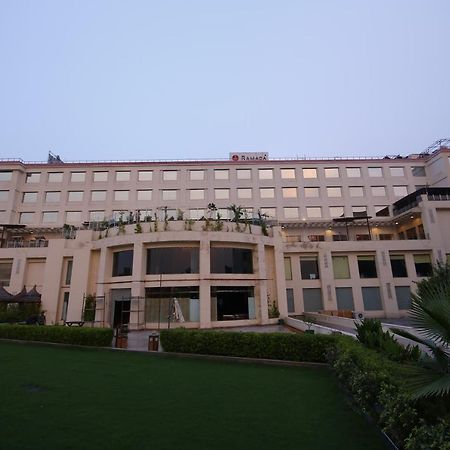 Ramada Neemrana Hotel Bagian luar foto