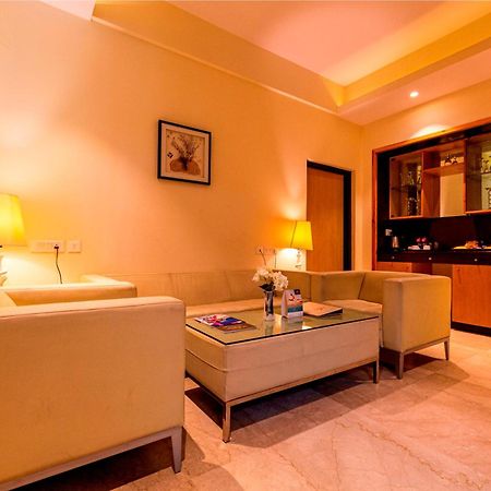 Ramada Neemrana Hotel Bagian luar foto