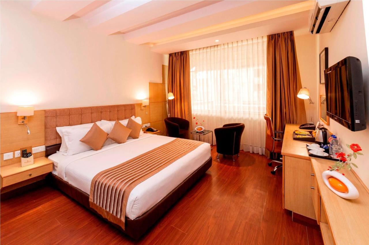 Ramada Neemrana Hotel Bagian luar foto