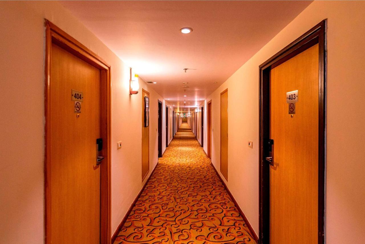 Ramada Neemrana Hotel Bagian luar foto