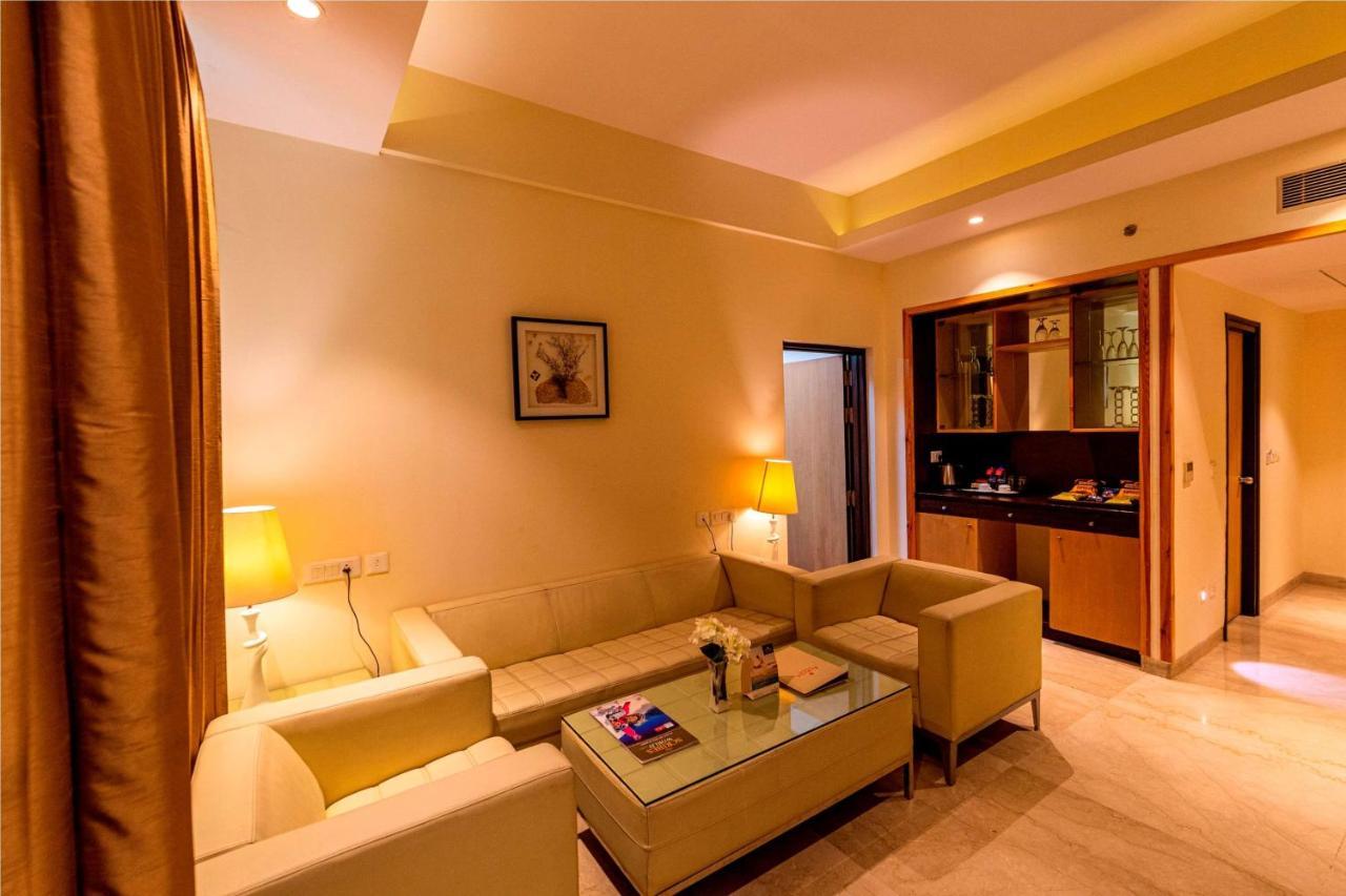 Ramada Neemrana Hotel Bagian luar foto