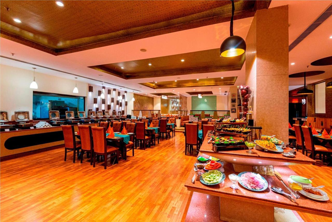 Ramada Neemrana Hotel Bagian luar foto