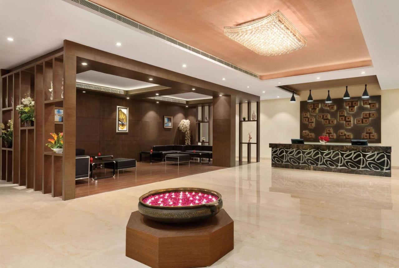 Ramada Neemrana Hotel Bagian luar foto