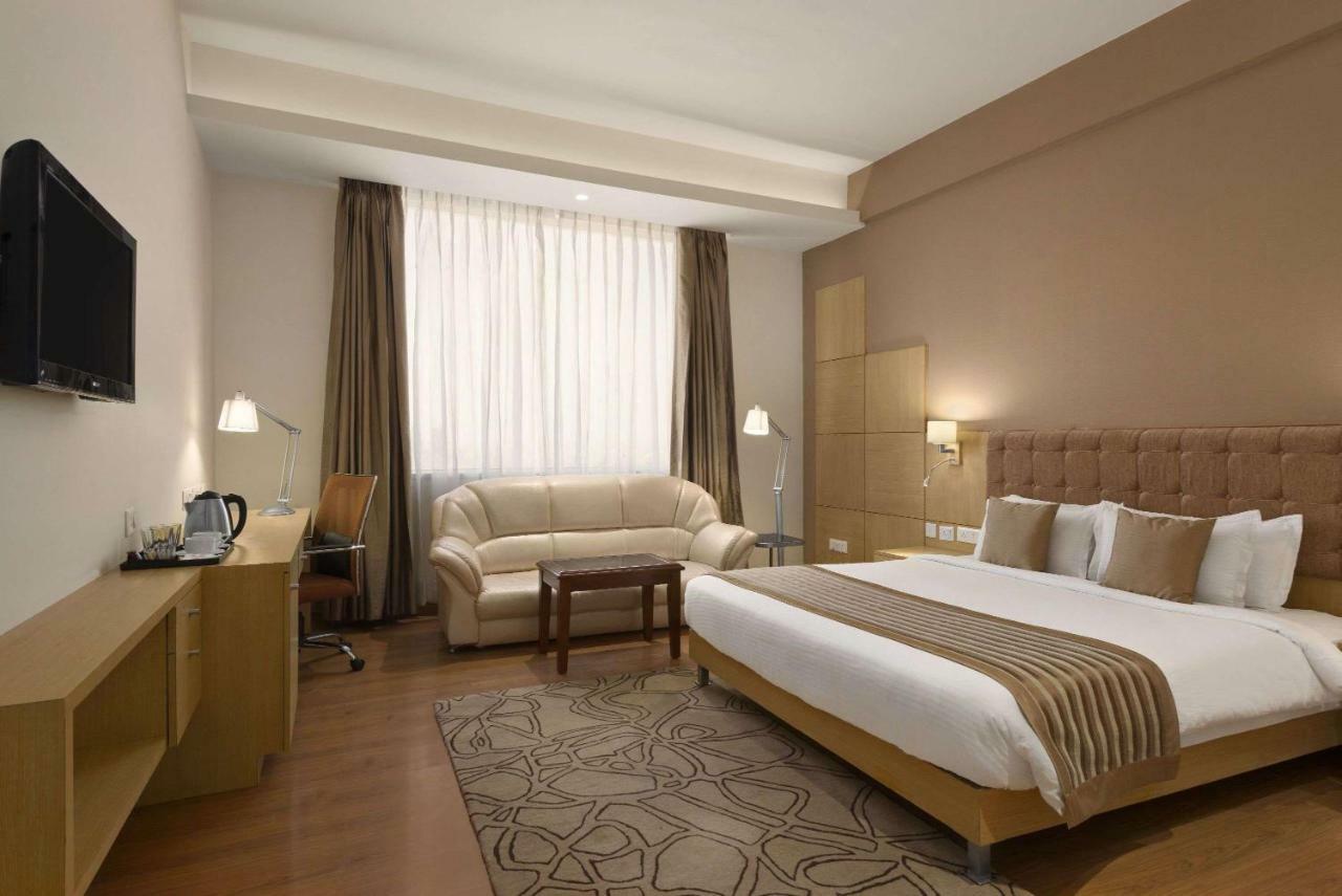 Ramada Neemrana Hotel Bagian luar foto