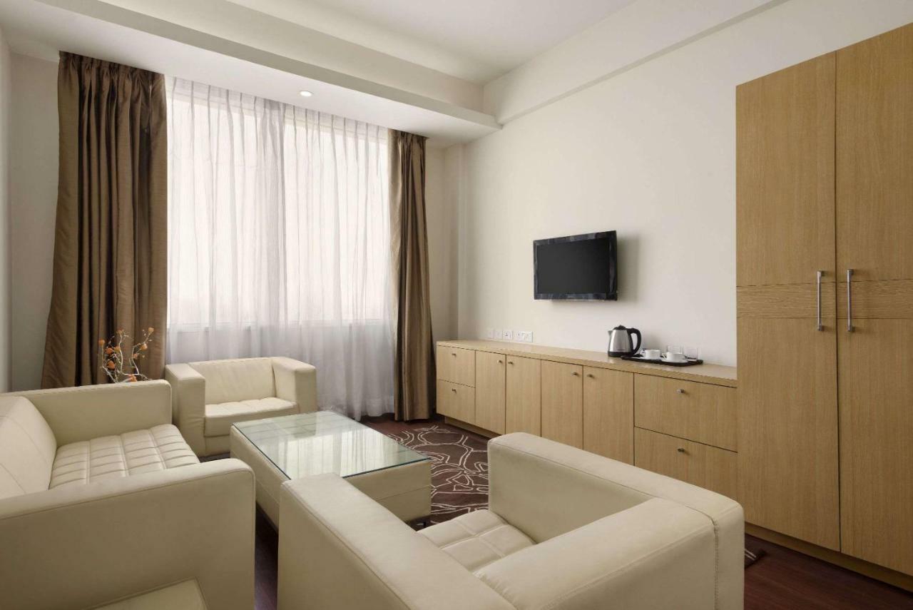 Ramada Neemrana Hotel Bagian luar foto