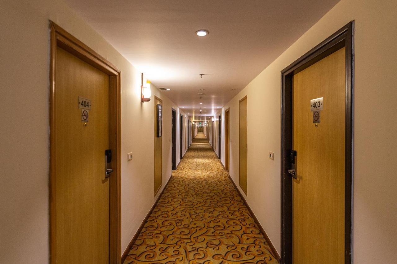 Ramada Neemrana Hotel Bagian luar foto