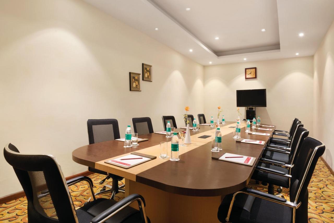 Ramada Neemrana Hotel Bagian luar foto