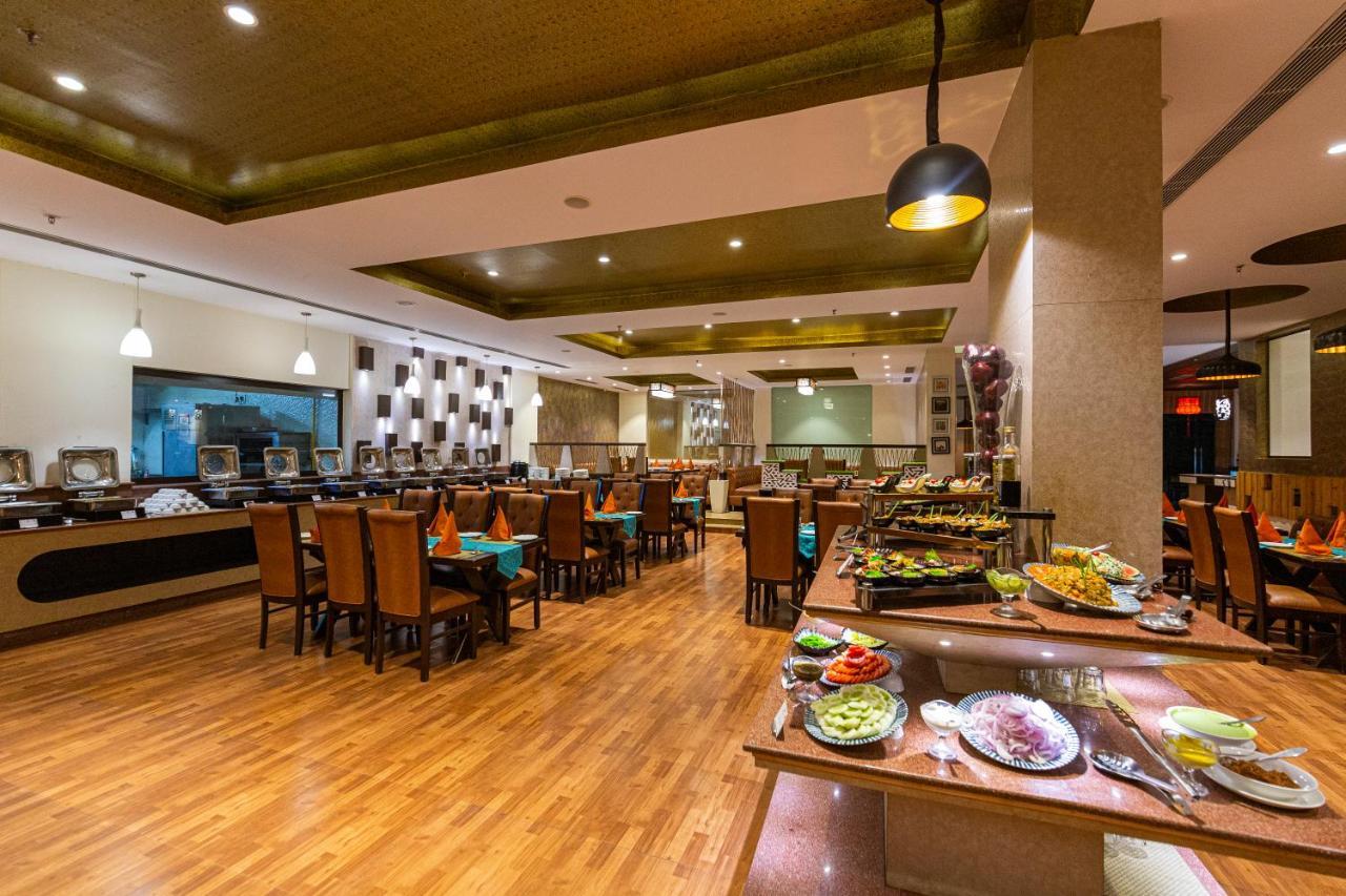 Ramada Neemrana Hotel Bagian luar foto