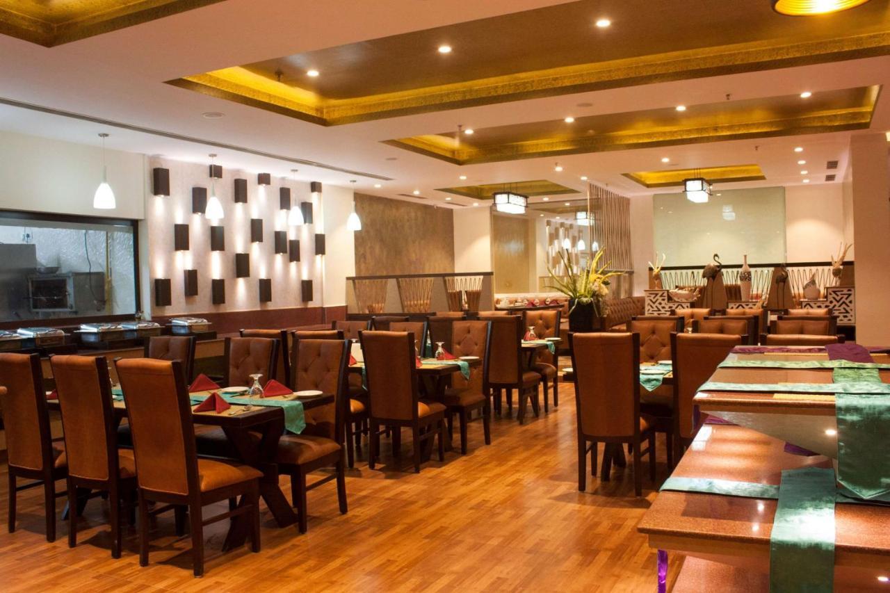 Ramada Neemrana Hotel Bagian luar foto