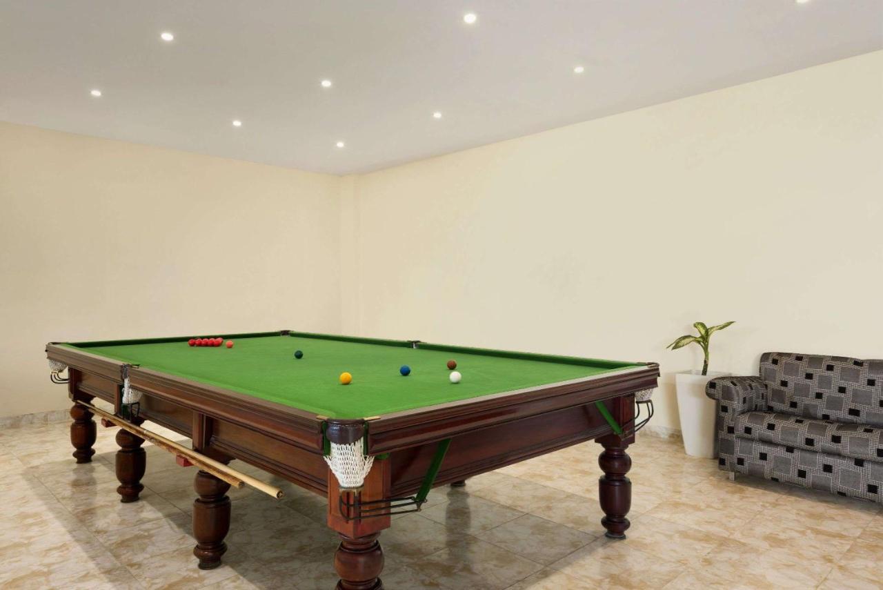 Ramada Neemrana Hotel Bagian luar foto