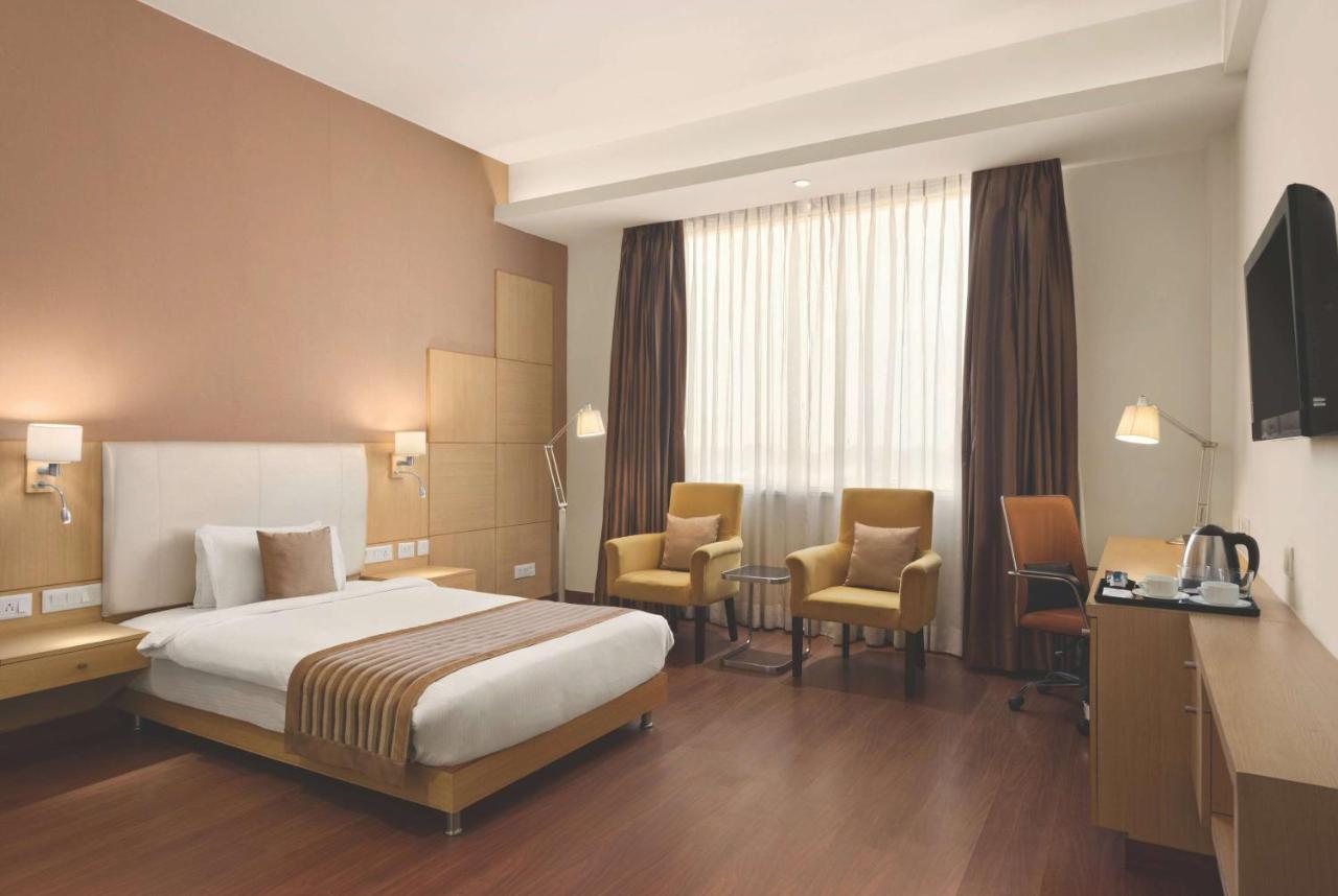 Ramada Neemrana Hotel Bagian luar foto