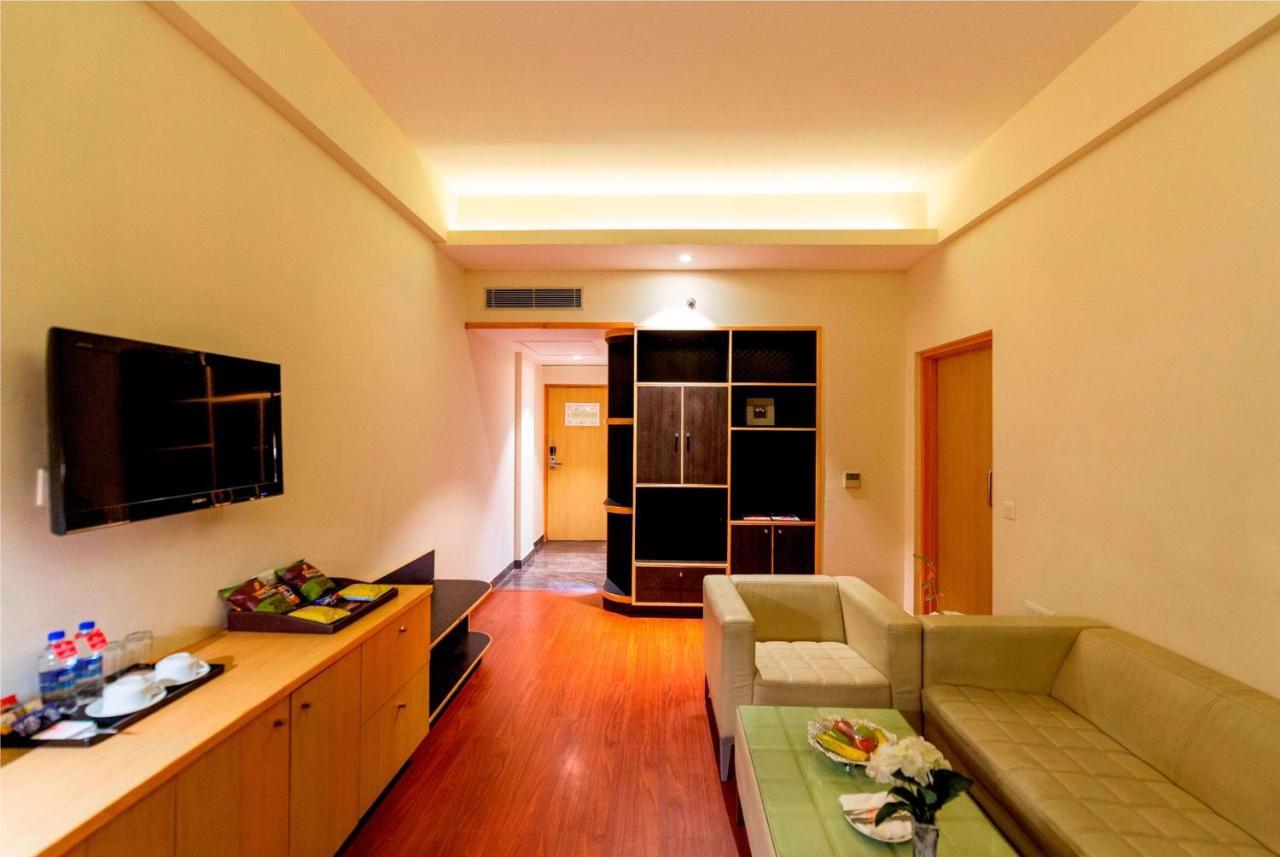 Ramada Neemrana Hotel Bagian luar foto
